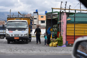 Garajes fuera del Mayorista alquilan  espacios para ventas informales