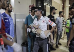 Gaza denuncia decenas de muertos por bombardeo en un hospital