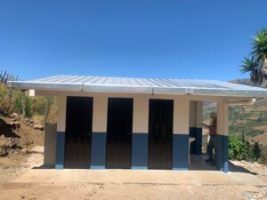 Tres escuelas de Sozoranga recibieron mantenimiento