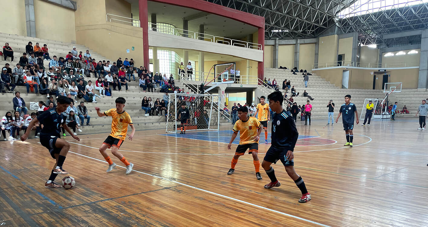 Los partidos de los intercolegiales e interescolares de fútbol sala se jugarán en el Polideportivo Iván Vallejo.