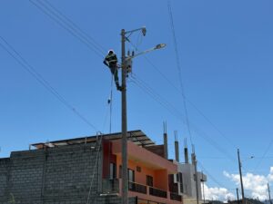 EERSSA instaló luminarias de última generación en Yantzaza