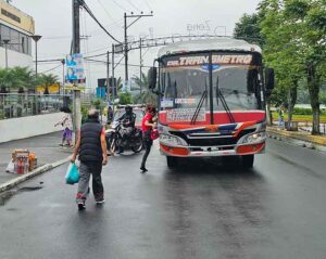 Pasaje: enfrentamientos entre conductores y usuarios persiste