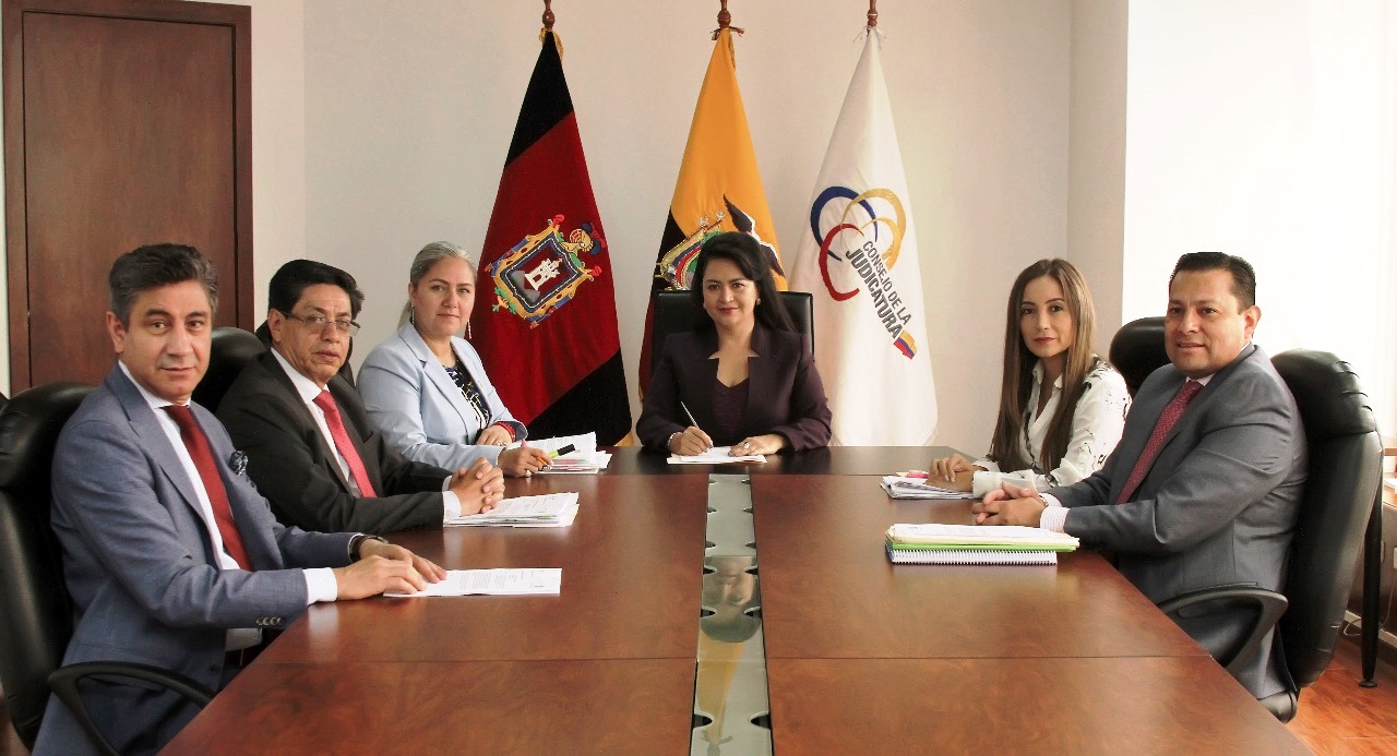 MEMORIA. Del Consejo de la Judicatura de 2019, solo Fausto Murillo (el primero de izquierda a derecha con terno plomo) se mantiene como vocal principal.