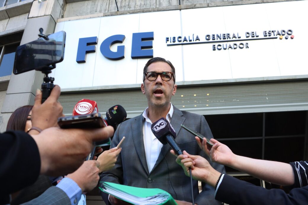 José Alvear denuncia peculado sector eléctrico