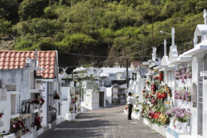 Conoce las medidas para las adecentamiento del cementerio de Baños