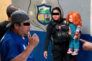 En México la Policía detuvo al muñeco Chucky
