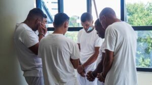 Condenan en El Salvador a 5 colombianos y a 2 ecuatorianos por tráfico de droga