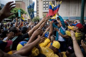 La oposición venezolana entra en una carrera presidencial por primera vez en 10 años