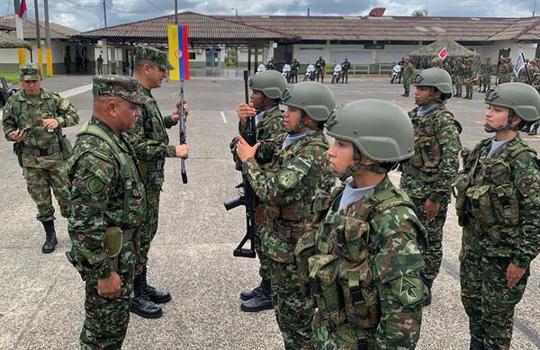 RESGUARDO. Las Fuerzas Armadas Colombianas resguardan el orden durante el proceso.