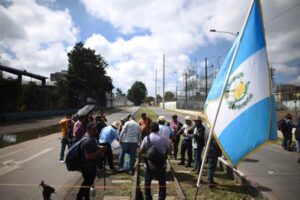 Guatemala registra más de una veintena de bloqueos en carreteras en el quinto día consecutivo de protestas