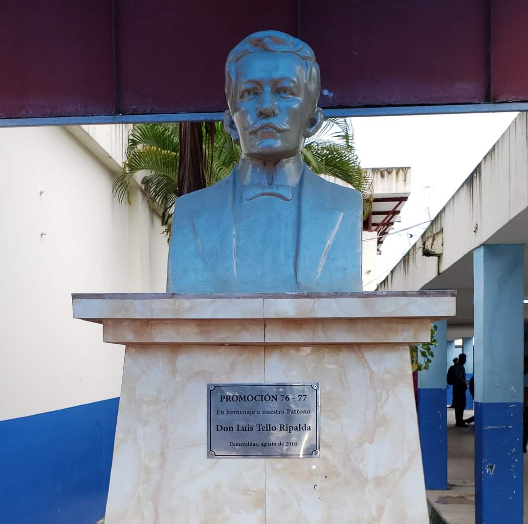 Busto colocado en el Instituto Técnico Luis Tello Ripalda en honor al esmeraldeño insigne y orgullo de las generaciones que conocieron su trayectoria. El Instituto Técnico Luis Tello que lleva su nombre.