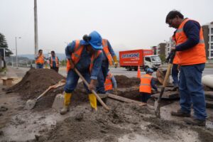 Trabajos para solucionar el colapso del drenaje en Tumbaco