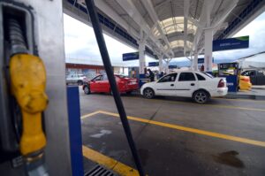 Desabastecimiento por despachos irregulares de combustibles desde Petroecuador