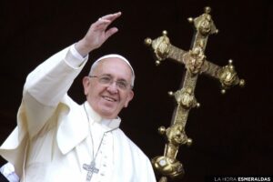 Papa Francisco propone dar la bendición a los matrimonios del mismo sexo y que haya sacerdotes mujeres