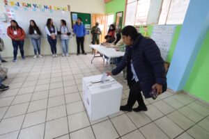 El Ministerio de Educación y el CNE se lanzan la ‘pelotita’ de la suspensión de clases presenciales por elecciones