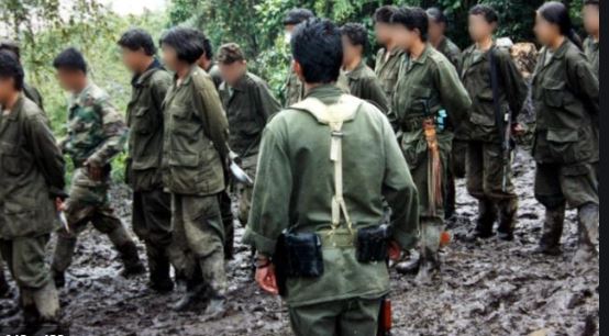HECHO. El reclutamiento en los grupos armados alerta a las autoridades colombianas. TÍTULO