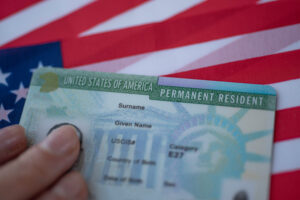 Solo el 6,8% de ecuatorianos que migran a Estados Unidos lo hacen con visa de trabajo