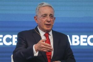 Denuncian que Fiscalía colombiana está favoreciendo ‘escenario de impunidad’ hacia expresidente Uribe