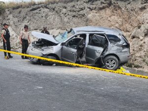 Robo armado, accidente e incendio de un carro en el Paso Lateral de Ambato