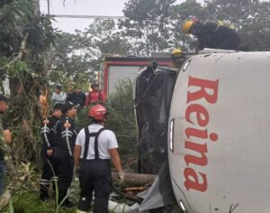 RESCATE. Personal de la CTE, Cuerpo de Bomberos y paramédicos colaboraron en esta emergencia.