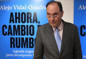 Disparan en la cara al político catalán Alejo Vidal-Quadras, que cuestiona pacto con separatistas