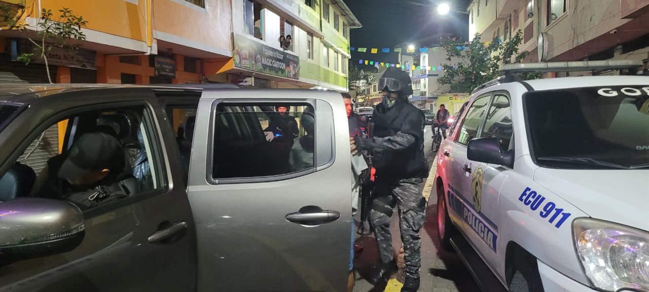 Los presuntos sicarios fueron sacados del hotel donde se escondían en Baños.