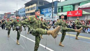 GALLARDÍA. Militares se sumaron al homenaje de provincialización.