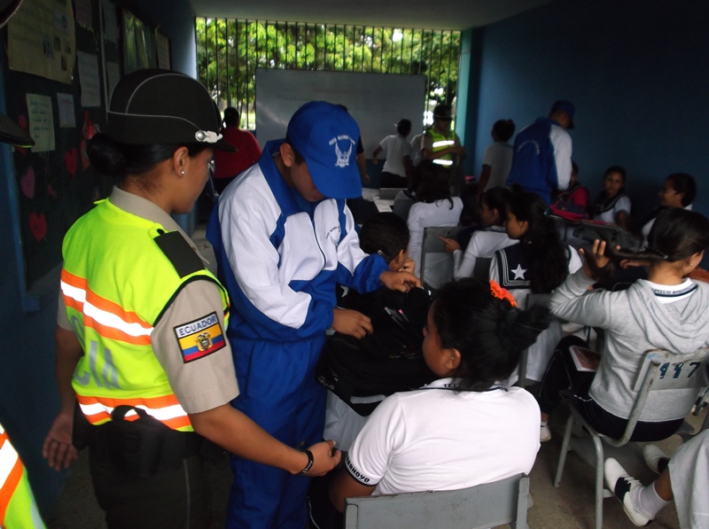 CONTROLES. En los colegios se han realizado operativos por consumo de drogas.