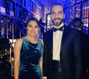 Verónica Abad, vicepresidenta electa, asistió al Miss Universo en El Salvador y felicitó a Nayib Bukele