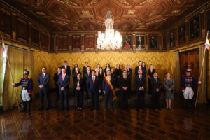 Daniel Noboa, presidente de la República, recibió a su gabinete de ministros para la foto oficial