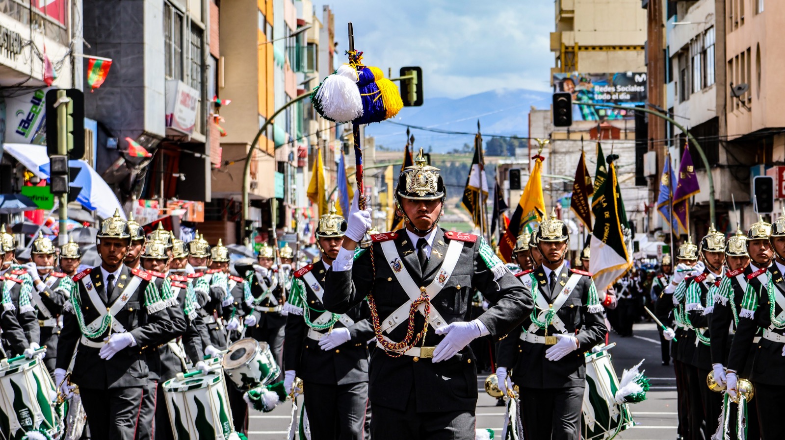 La Escuela de Formación de Soldados como todos los años se llevó la ovación del público durante su paso en el desfile cívico. 