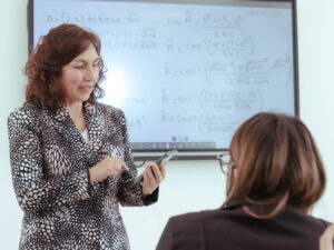 Universidad Indoamérica ofrece curso gratuito para docentes