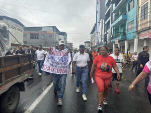 Obreros marchan por tercera vez para exigir sus salarios