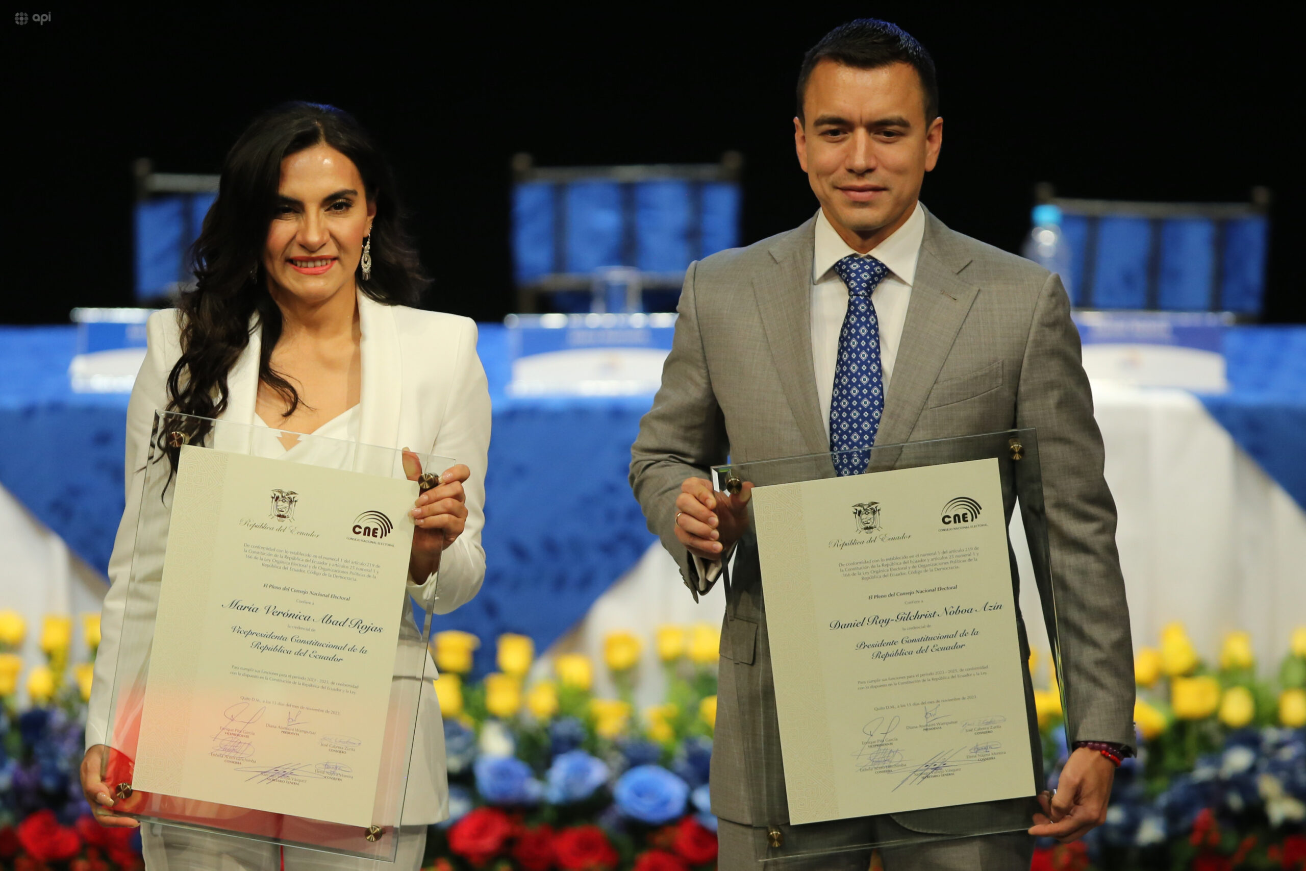 El presidente Daniel Noboa y la vicepresidenta Verónica Abad, en el Teatro Sucre.