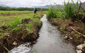 Prefectura mejorará sistema de riego en Espíndola