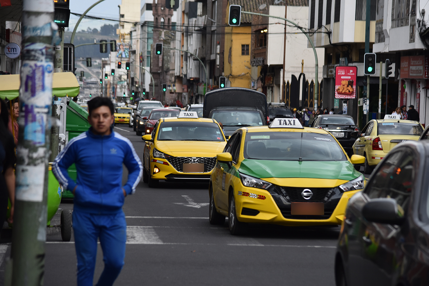 El costo de arranque de los taxis en Ambato es de 42 centavos.