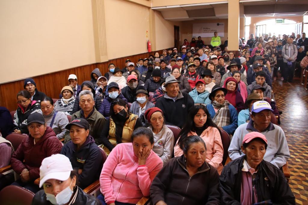 Decenas de moradores se reunieron para protestar contra la presencia de venezolanos en Pelileo.