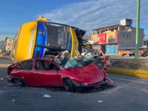 Ocho heridos en un accidente de  tránsito entre un bus y un automóvil