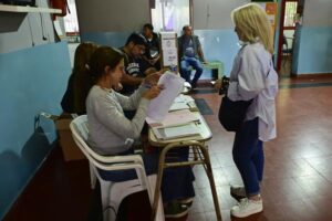 Cierran los centros de votación en Argentina con una participación del 76 %