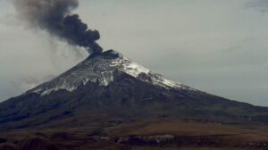 El ascenso a la cumbre del volcán Cotopaxi se evalúa desde el Ministerio de Ambiente