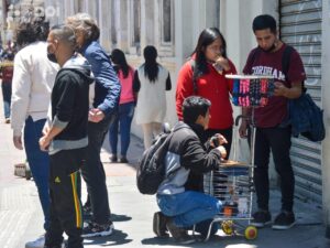 La mitad de los ecuatorianos con empleo gana menos de $395 al mes