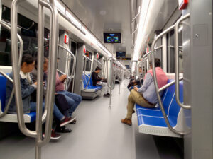El metro es una solución para viajes largos y sin estrés