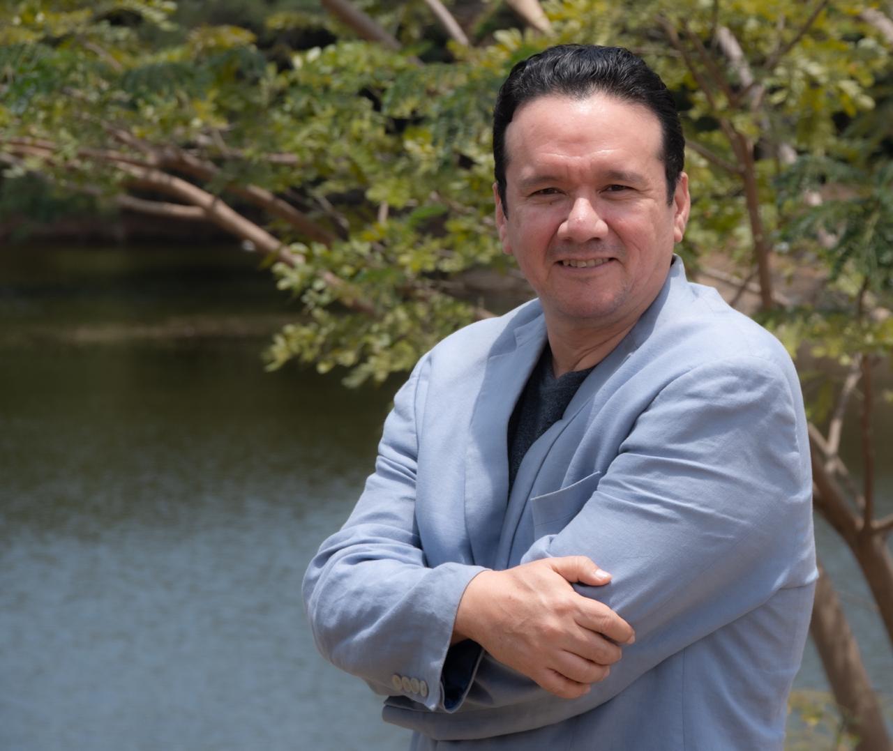 GANADOR. Escritor Marcelo Báez Meza es el ganador del XI Concurso Nacional de Literatura Miguel Riofrío.