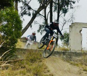 60 deportistas buscan el campeonato del Intercolegial de Downhill en Tungurahua