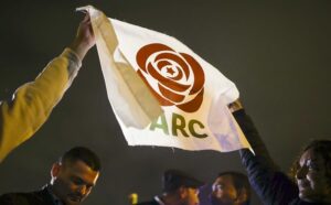 Un excombatiente de las FARC se posesiona como alcalde en Colombia