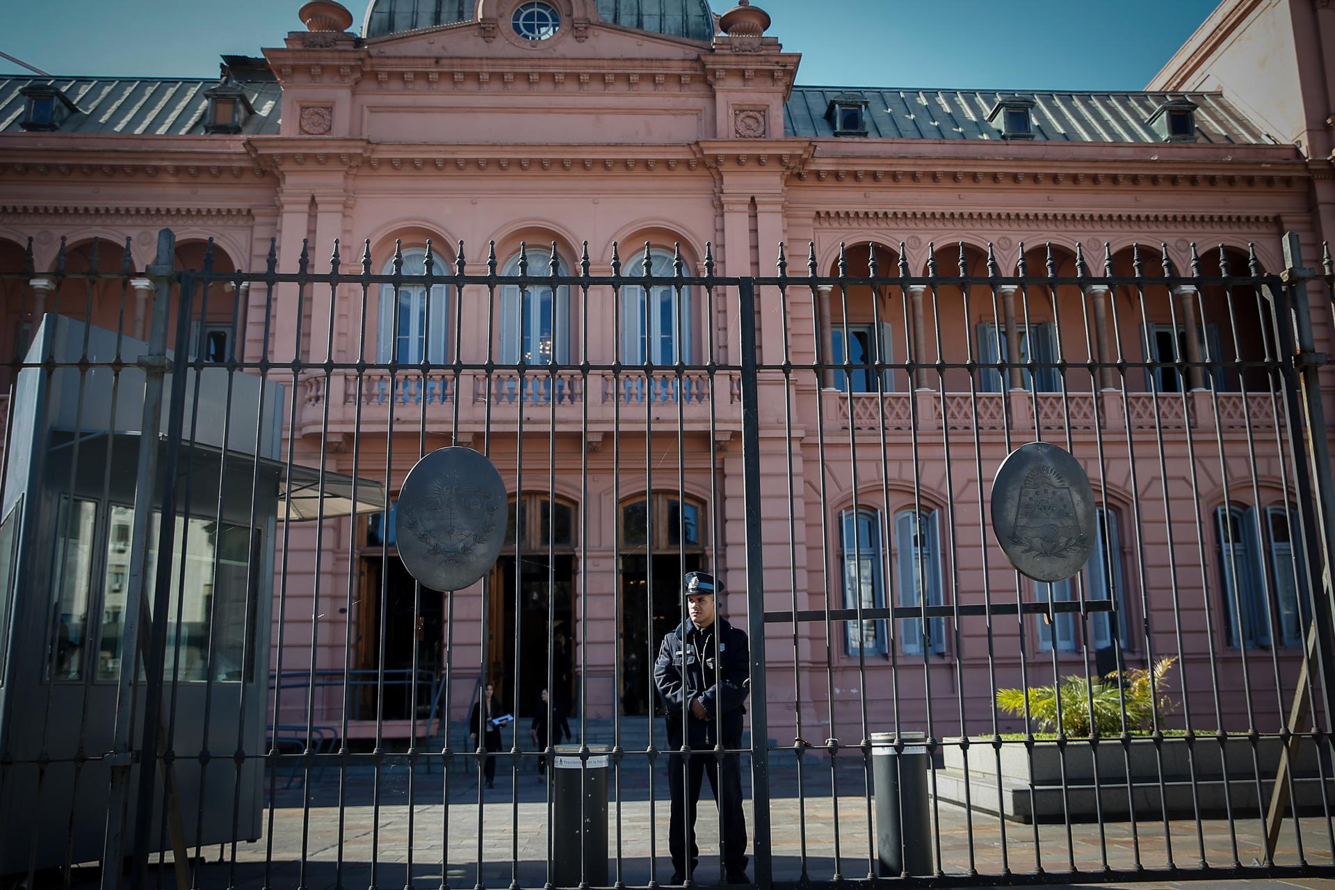DECISIONES. Vista exterior de la Casa Rosada (sede de la Presidencia argentina) en Buenos Aires, en una fotografía de archivo.