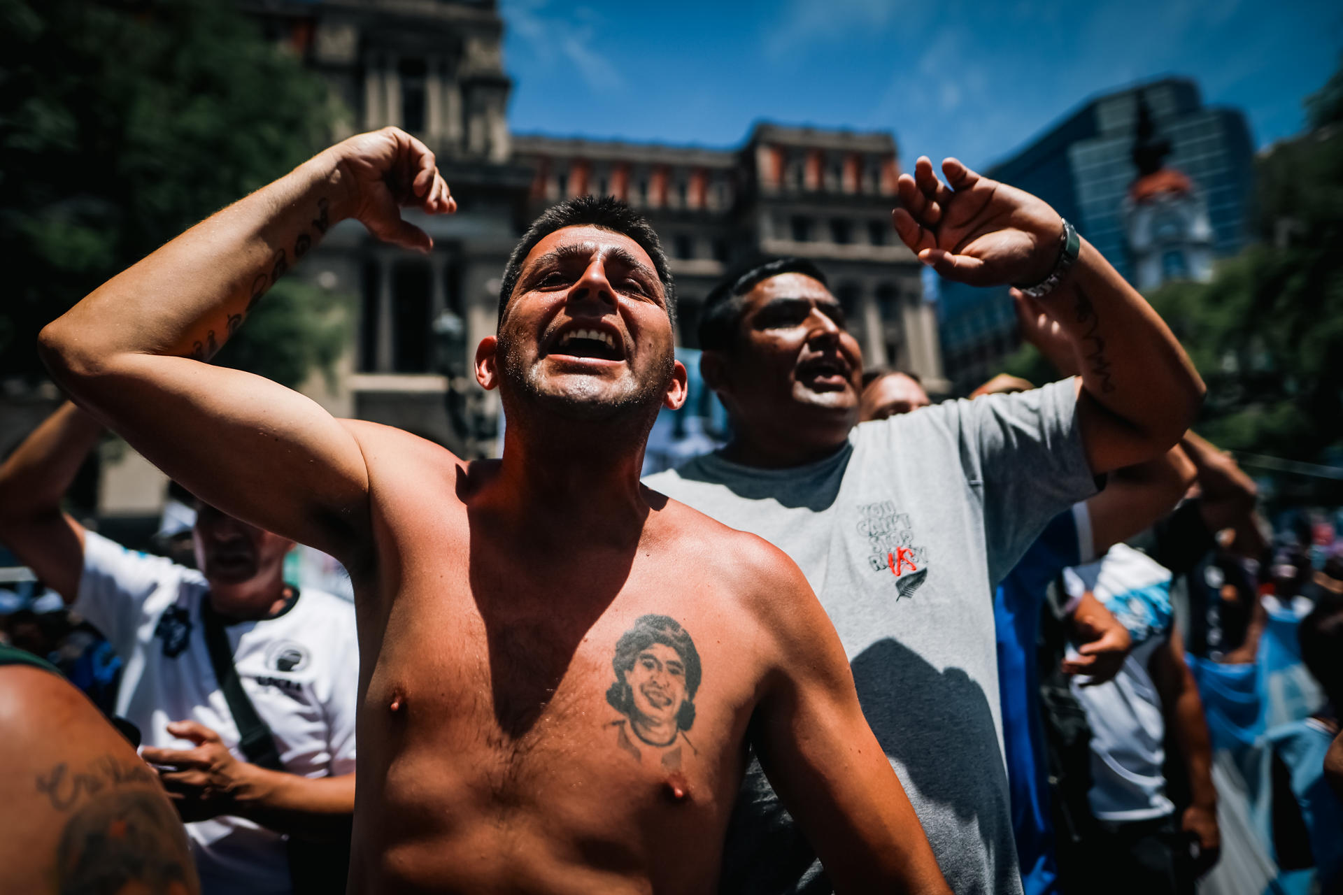 PROTESTA. Alrededor de 8.000 personas se manifestaron ayer en Buenos Aires en contra de las medidas económicas del gobierno de Javier Milei.