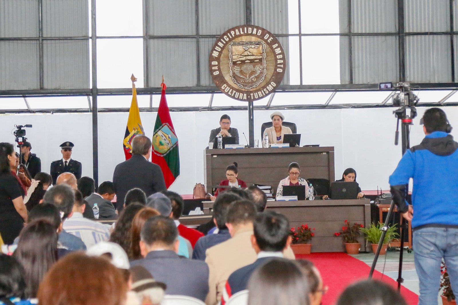 El Concejo Municipal de Ambato se reunió en Picaihua para tratar el presupuesto de 2024.