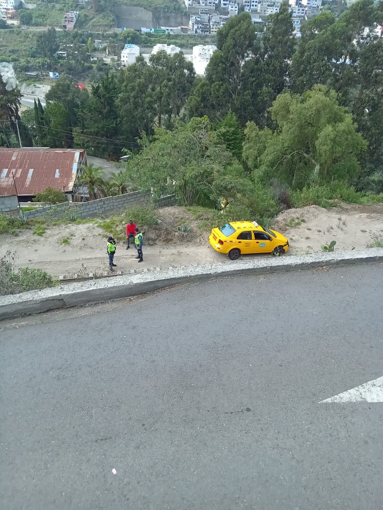 El taxista que fue drogado fue hallado al norte de Ambato con su carro desmantelado.