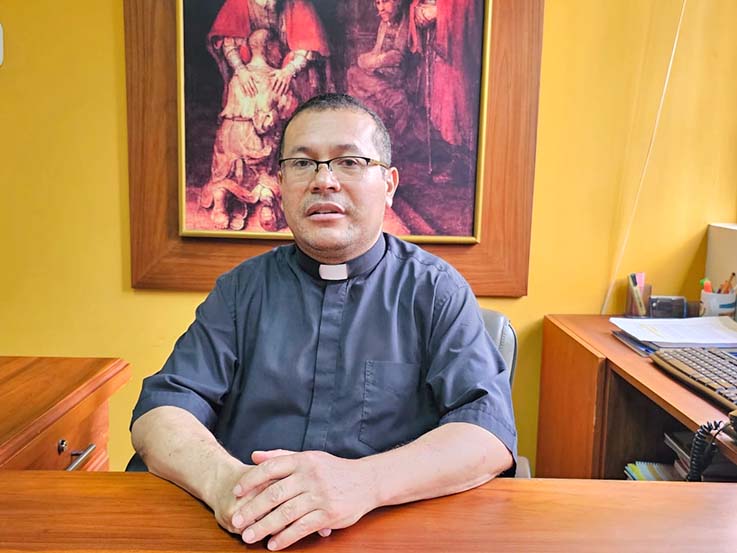 PERSONAJE. Romel Elizalde se desempeña como Vicario en la Diócesis de Santo Domingo.